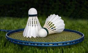 Badminton VINCITORE DEL 1 GIOCO. Questo mercato consiste nel pronosticare il risultato del 1º gioco dell'incontro. Sono previsti due possibili esiti per questo mercato, cioè la vittoria del giocatore 1 o il giocatore 2. Un incontro di badminton si gioca al meglio dei 3 giochi. Il primo giocatore che realizza 21 punti vince il gioco. Se il risultato arriva sul punteggio di 20-20, allora il gioco continua fino a che uno dei due sfidanti consegue un vantaggio di 2 punti (come ad esempio 24-22), fino ad un massimo di 30 punti (30-29 è un risultato vincente).